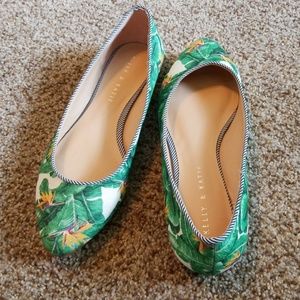Katie Kelly Like New Flats